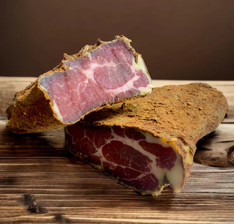 Pastirma de bondiola en corte