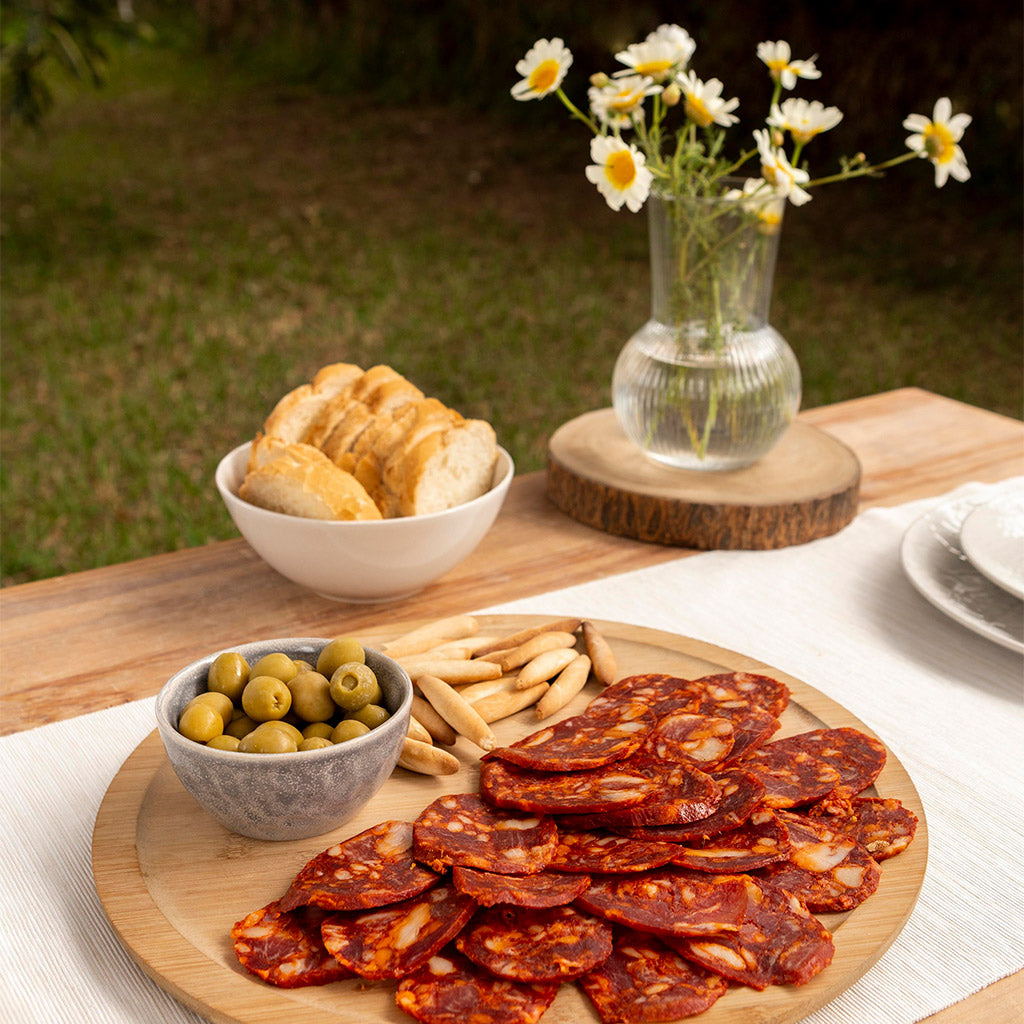 Feriado con sabor: ¡Disfruta un picnic familiar inolvidable con nuestros picoteos, tablas y salmón ahumado!
