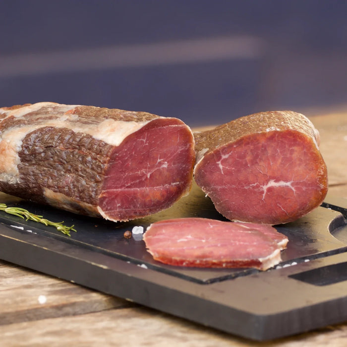 Bresaola madurada en corte