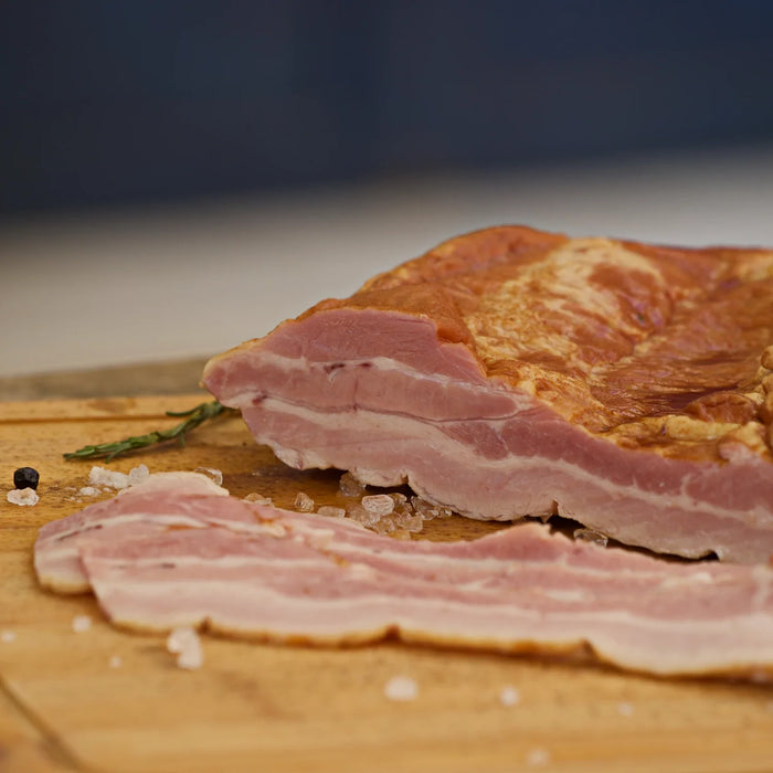 Pancetta ahumada en corte