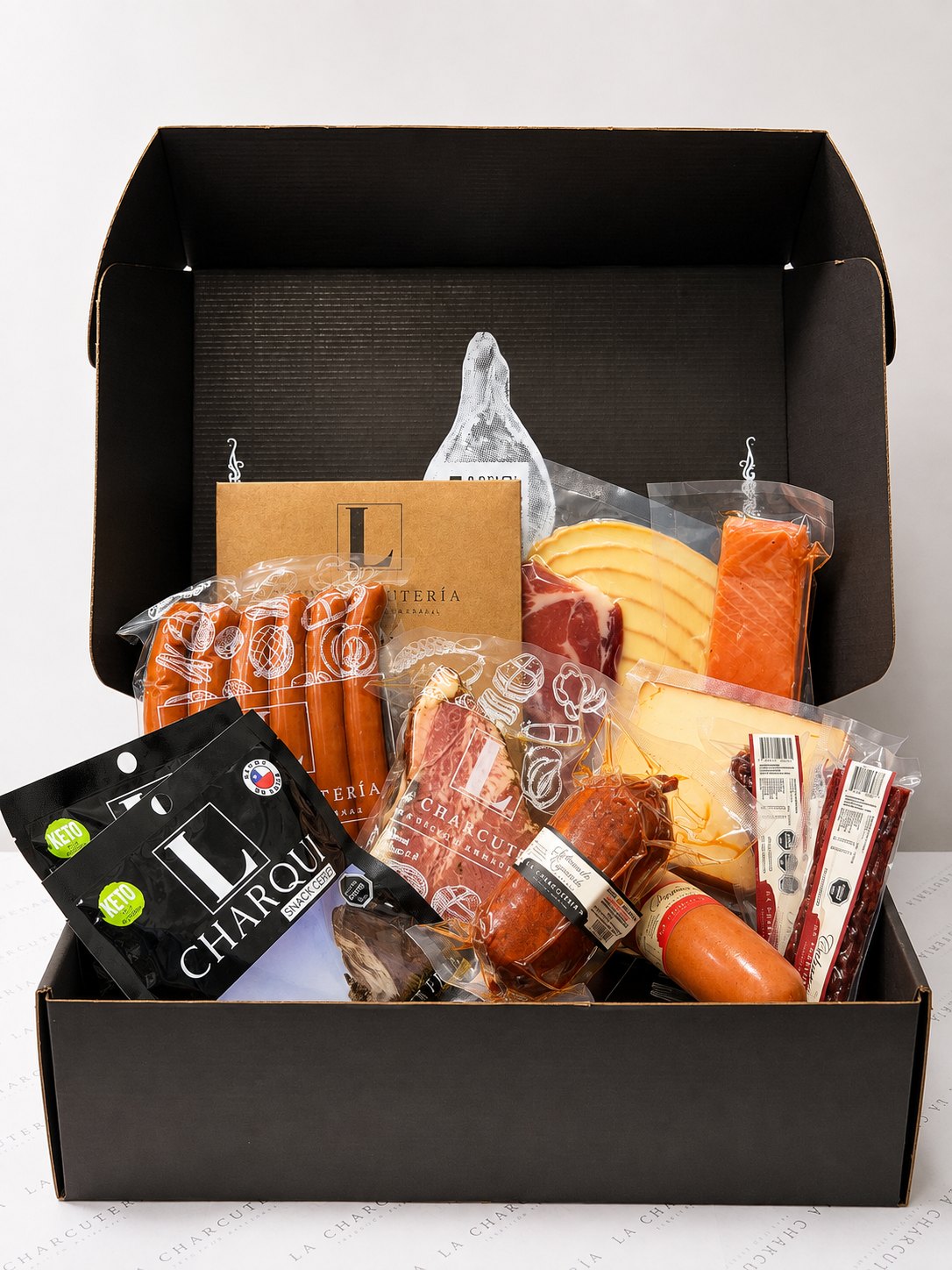 Caja corporativa Premium abierta con su contenido